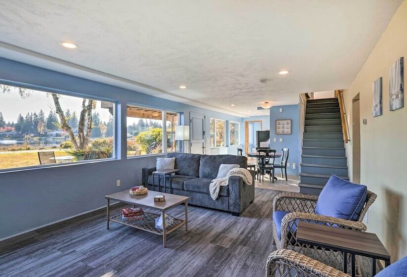 Lakefront Lynwood Home W/ Deck 19 Mi To Seattle!