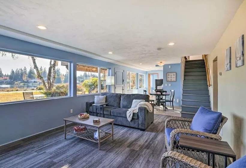 Lakefront Lynwood Home W/ Deck   19 Mi To Seattle!