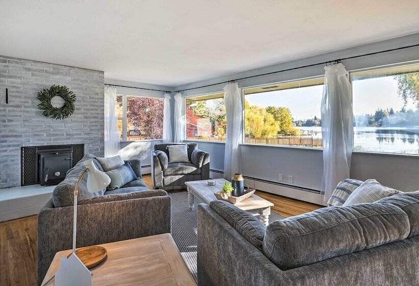 Lakefront Lynwood Home W/ Deck 19 Mi To Seattle!
