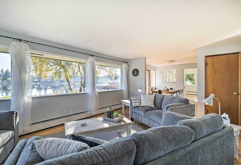 Lakefront Lynwood Home W/ Deck 19 Mi To Seattle!