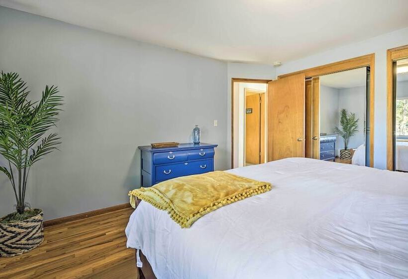 Lakefront Lynwood Home W/ Deck 19 Mi To Seattle!