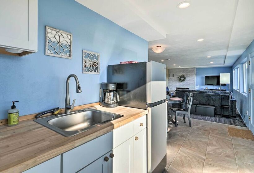 Lakefront Lynwood Home W/ Deck 19 Mi To Seattle!