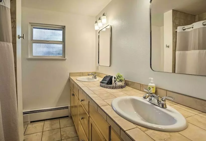 Lakefront Lynwood Home W/ Deck   19 Mi To Seattle!