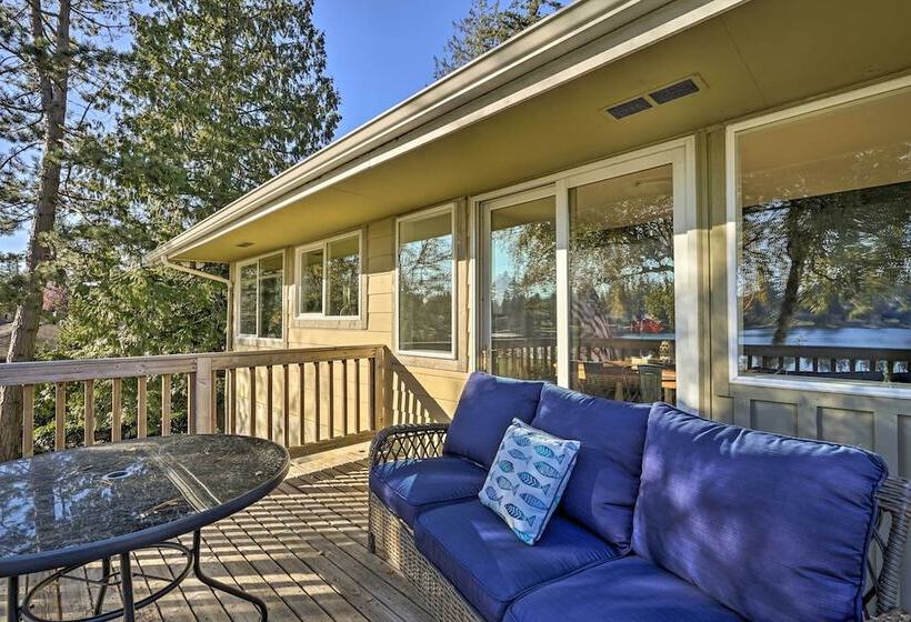 Lakefront Lynwood Home W/ Deck 19 Mi To Seattle!