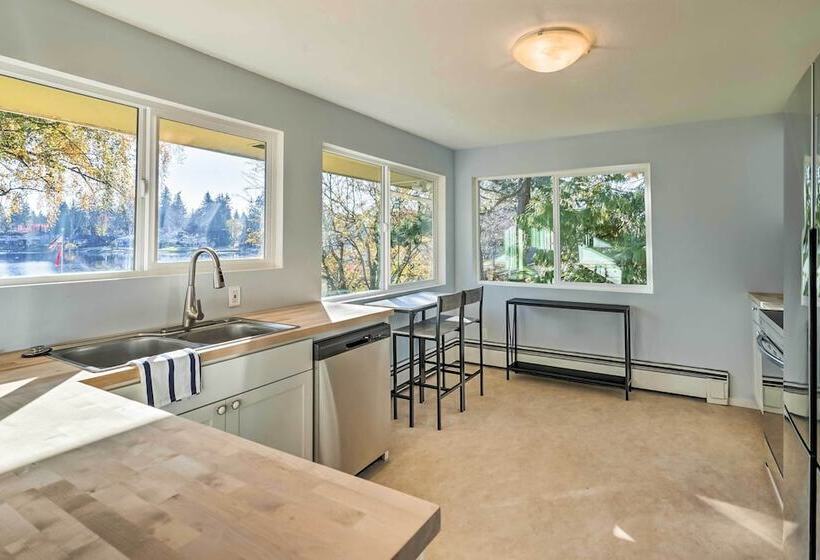 Lakefront Lynwood Home W/ Deck 19 Mi To Seattle!