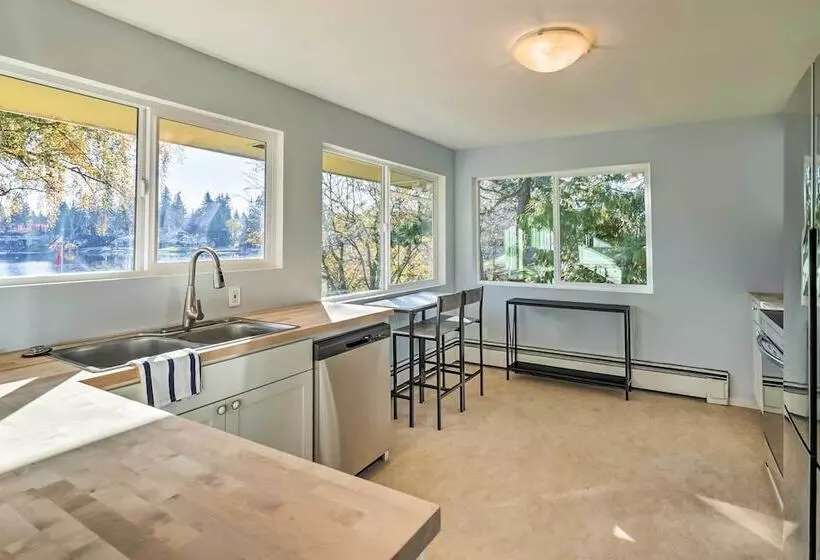 Lakefront Lynwood Home W/ Deck   19 Mi To Seattle!