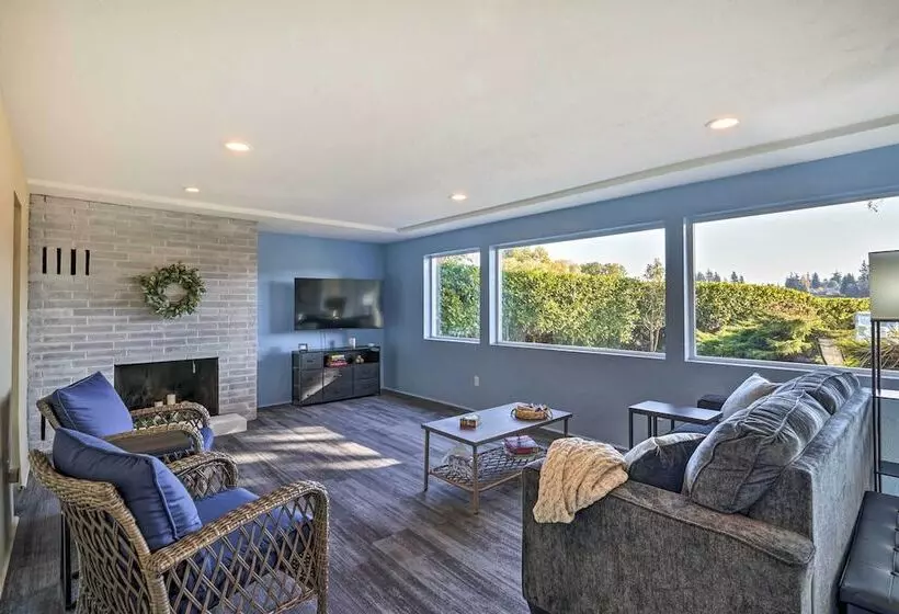 Lakefront Lynwood Home W/ Deck   19 Mi To Seattle!