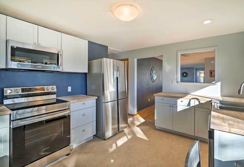 Lakefront Lynwood Home W/ Deck 19 Mi To Seattle!