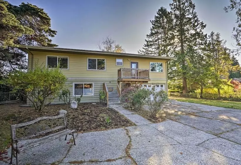 Lakefront Lynwood Home W/ Deck   19 Mi To Seattle!