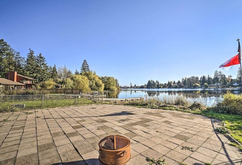 Lakefront Lynwood Home W/ Deck 19 Mi To Seattle!