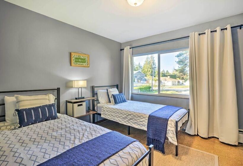 Lakefront Lynwood Home W/ Deck 19 Mi To Seattle!