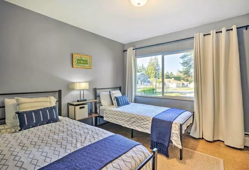 Lakefront Lynwood Home W/ Deck   19 Mi To Seattle!