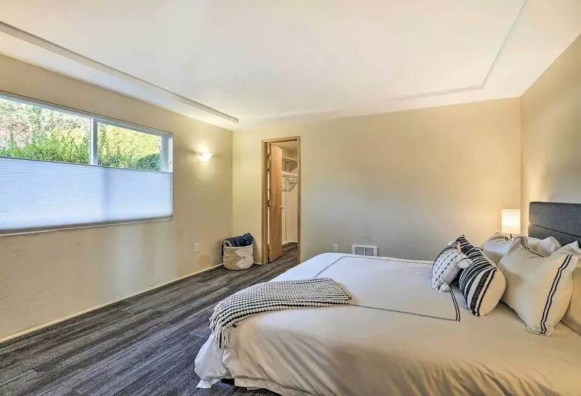 Lakefront Lynwood Home W/ Deck   19 Mi To Seattle!