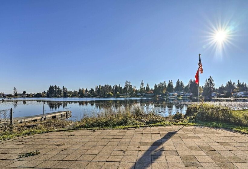 Lakefront Lynwood Home W/ Deck 19 Mi To Seattle!