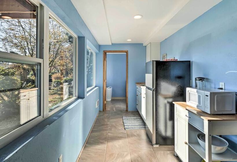 Lakefront Lynwood Home W/ Deck 19 Mi To Seattle!