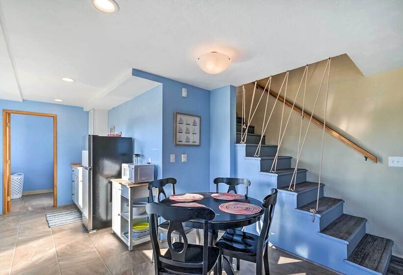 Lakefront Lynwood Home W/ Deck 19 Mi To Seattle!