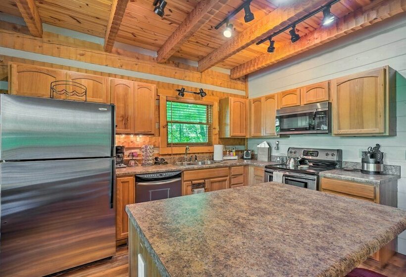 Cabin W/ Decks & Fireplace: 11 Mi To Pigeon Forge!