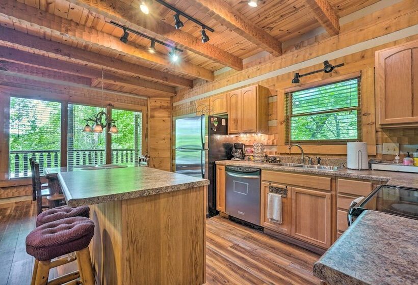 Cabin W/ Decks & Fireplace: 11 Mi To Pigeon Forge!