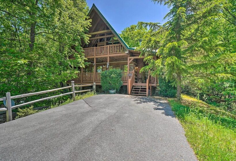 Cabin W/ Decks & Fireplace: 11 Mi To Pigeon Forge!