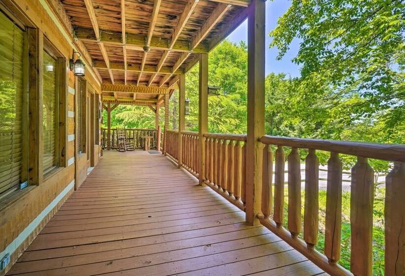 Cabin W/ Decks & Fireplace: 11 Mi To Pigeon Forge!