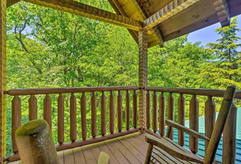 Cabin W/ Decks & Fireplace: 11 Mi To Pigeon Forge!