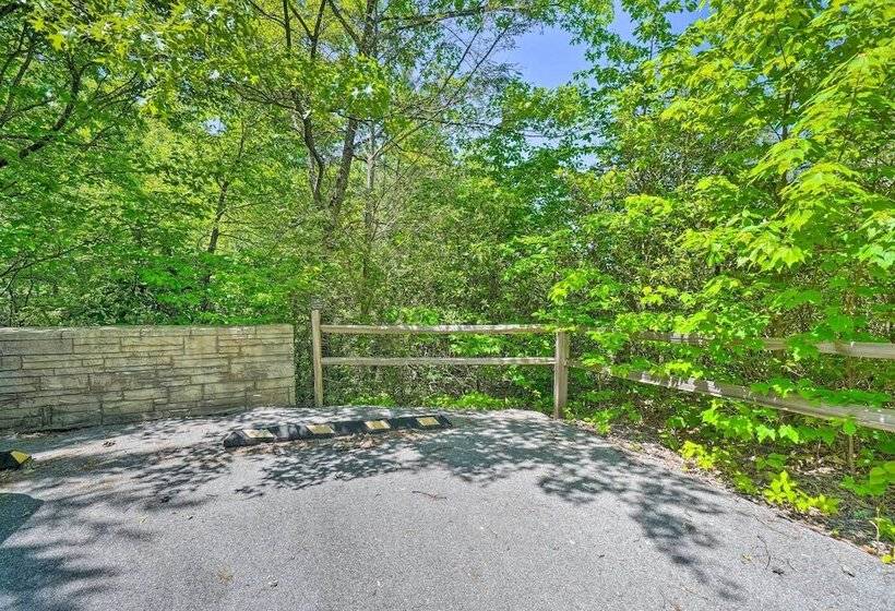 Cabin W/ Decks & Fireplace: 11 Mi To Pigeon Forge!