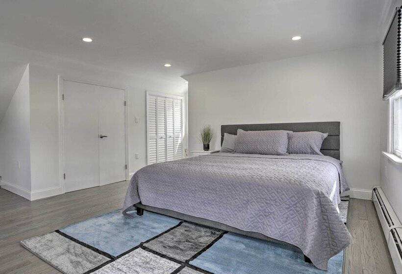 Long Island Home Near Beaches & Golf