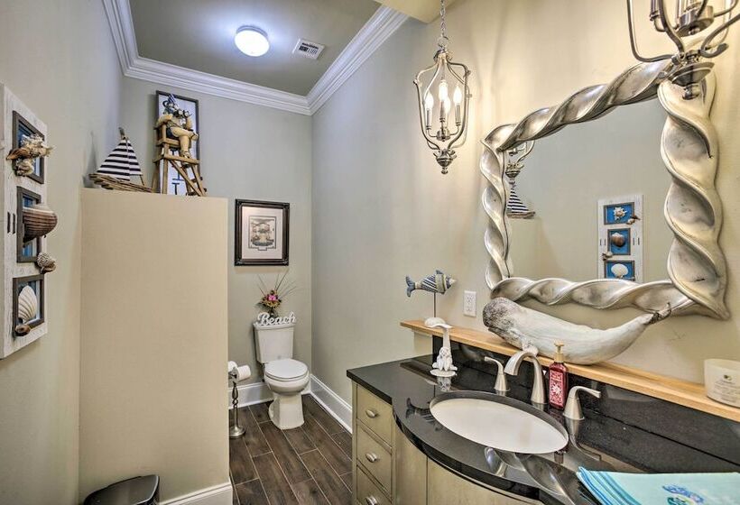 Luxe Home W/ Yard Near Lake Pontchartrain!