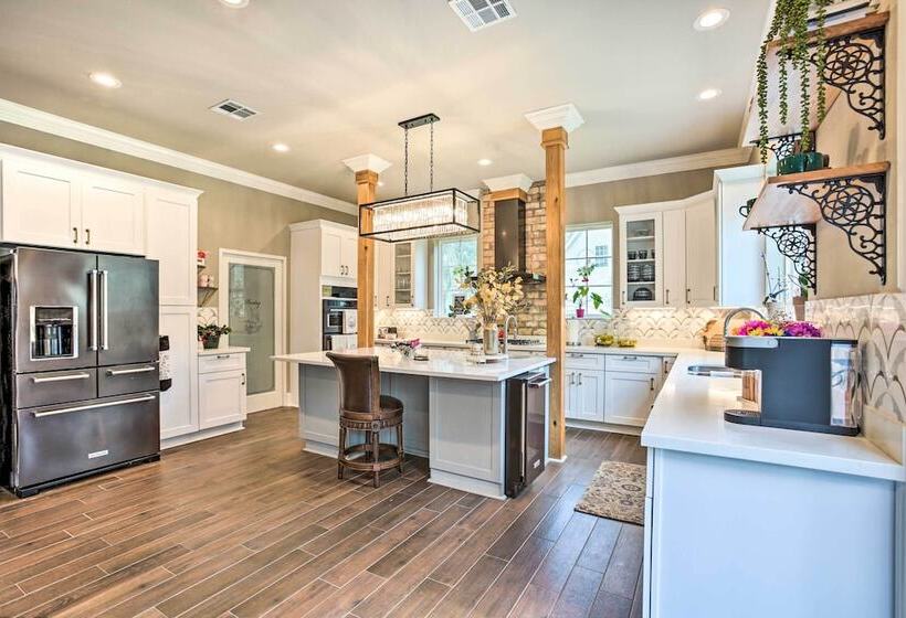Luxe Home W/ Yard Near Lake Pontchartrain!