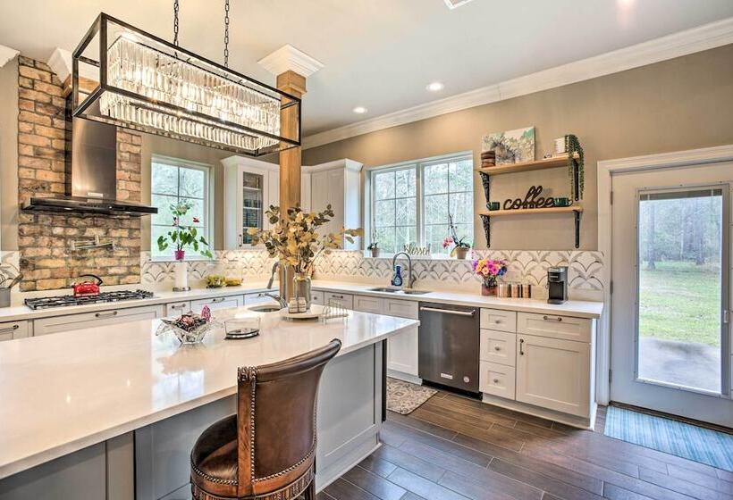 Luxe Home W/ Yard Near Lake Pontchartrain!