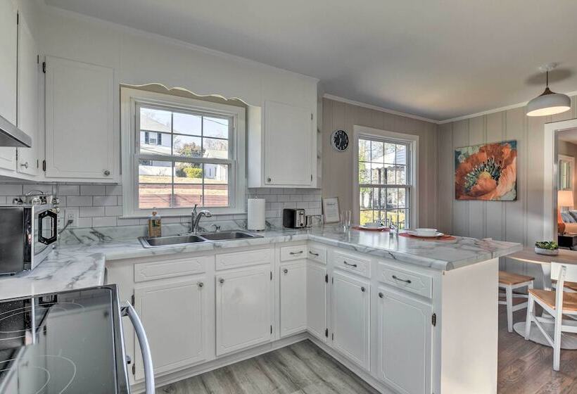 Mid Century Modern Cottage In Ardmore Area!