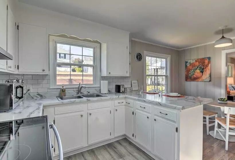 Mid Century Modern Cottage In Ardmore Area!