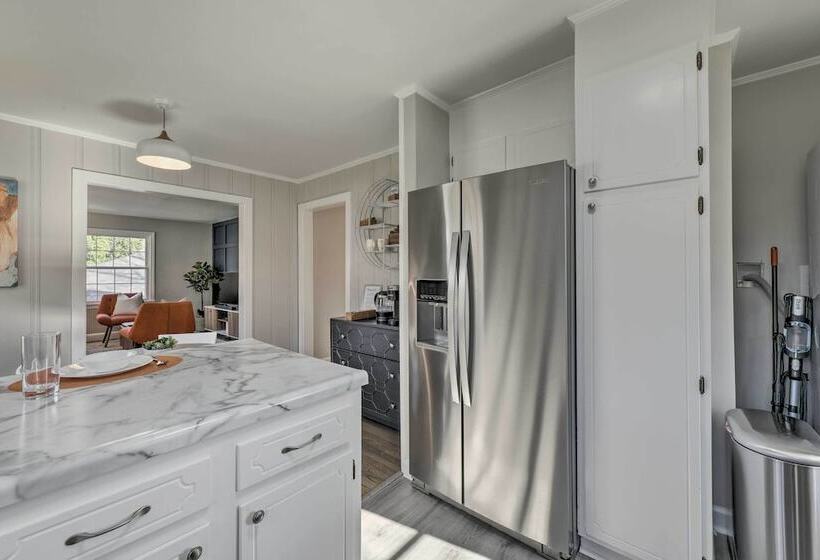 Mid Century Modern Cottage In Ardmore Area!