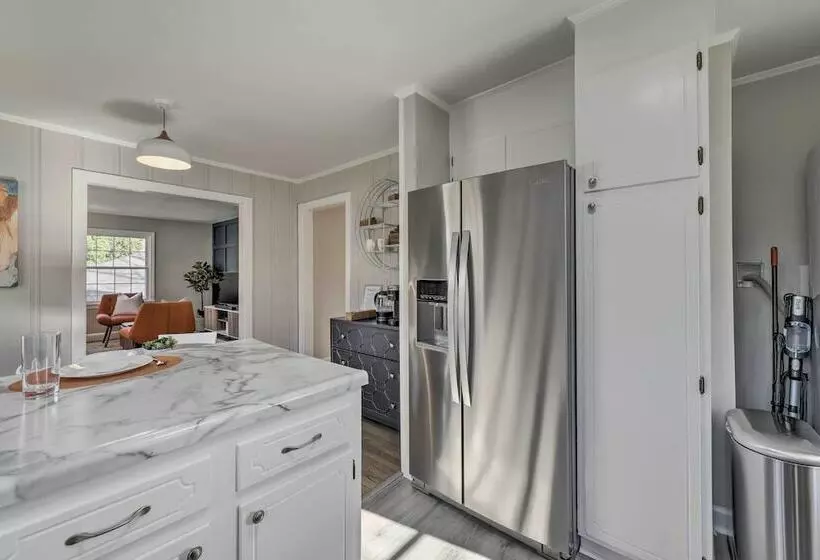 Mid Century Modern Cottage In Ardmore Area!