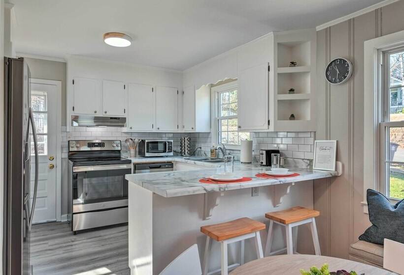 Mid Century Modern Cottage In Ardmore Area!