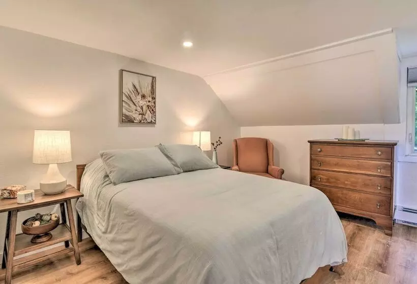 Centrally Located Mount Pleasant Retreat!