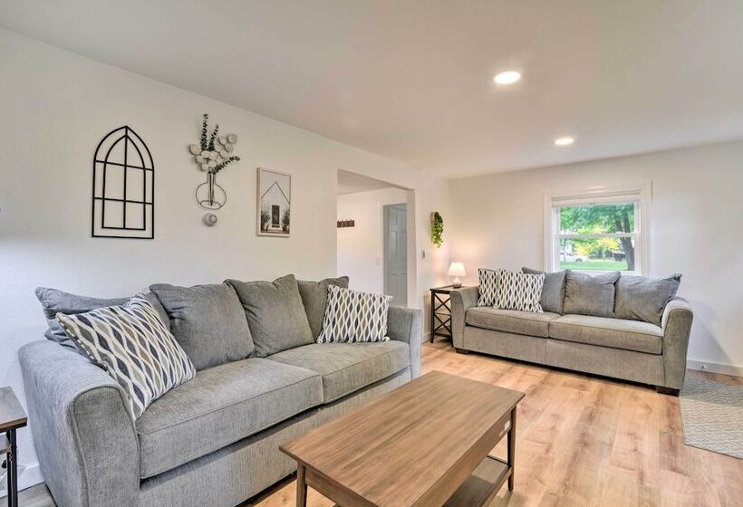 Centrally Located Mount Pleasant Retreat!