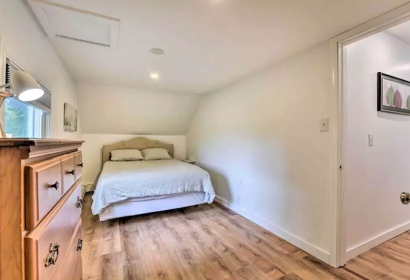 Centrally Located Mount Pleasant Retreat!