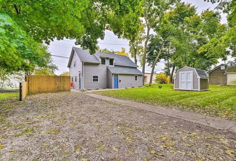 Centrally Located Mount Pleasant Retreat!
