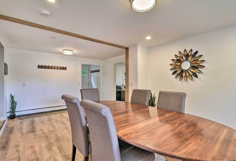 Centrally Located Mount Pleasant Retreat!