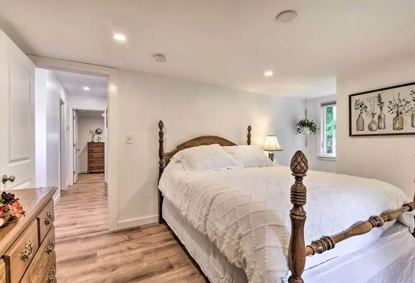 Centrally Located Mount Pleasant Retreat!