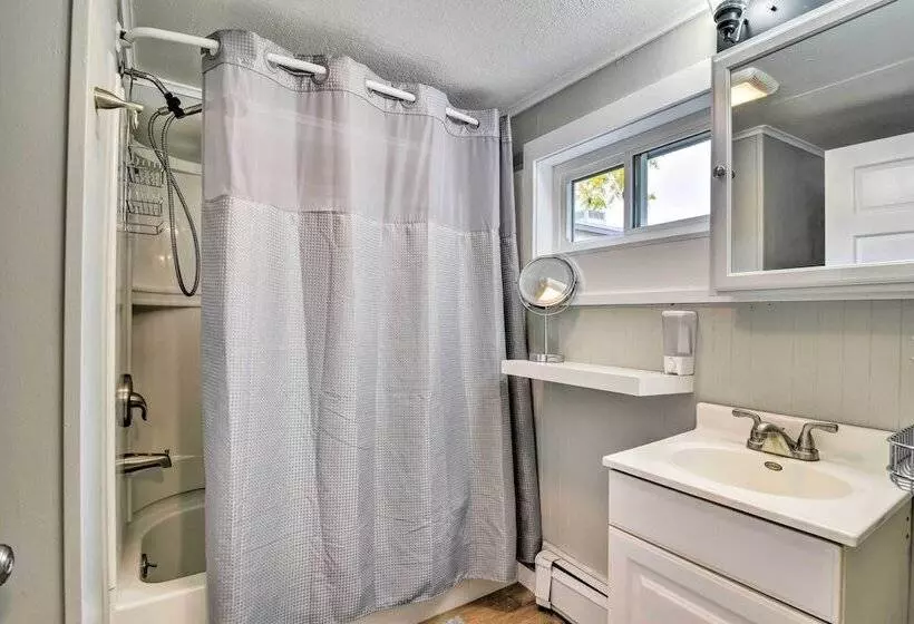 Centrally Located Mount Pleasant Retreat!