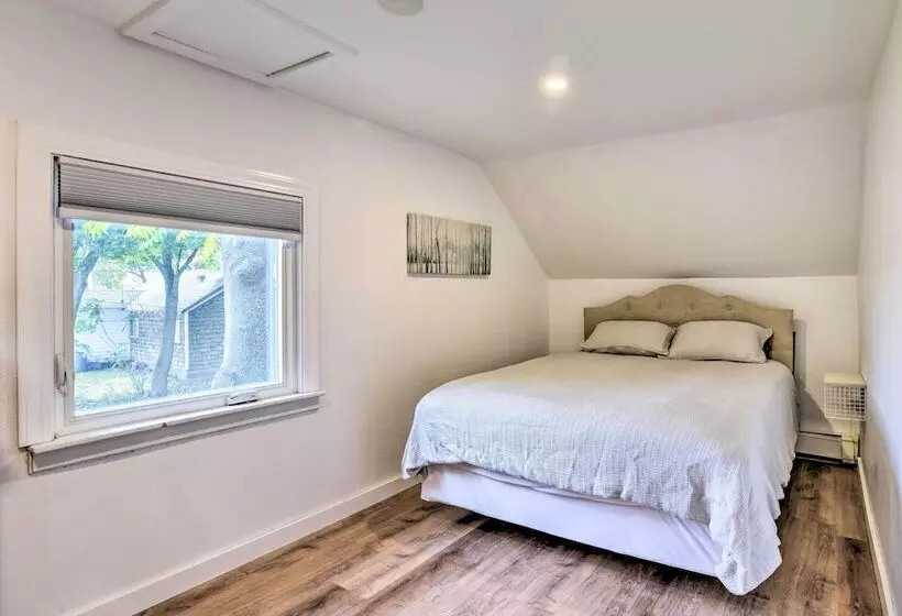 Centrally Located Mount Pleasant Retreat!