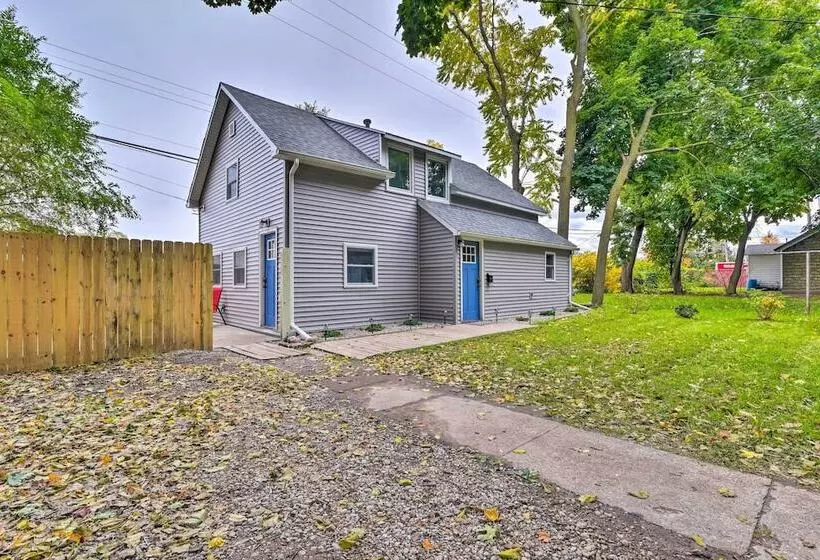 Centrally Located Mount Pleasant Retreat!