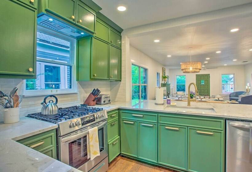 Newly Updated & Charming Azalea District Home