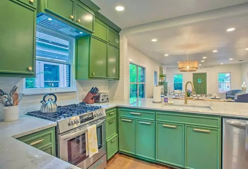 Newly Updated & Charming Azalea District Home