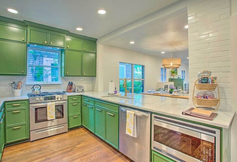 Newly Updated & Charming Azalea District Home