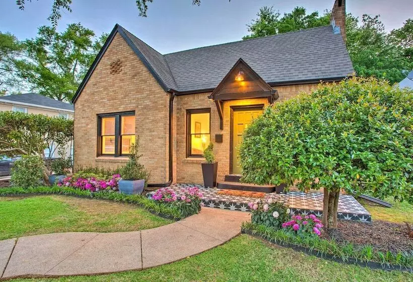 Newly Updated & Charming Azalea District Home