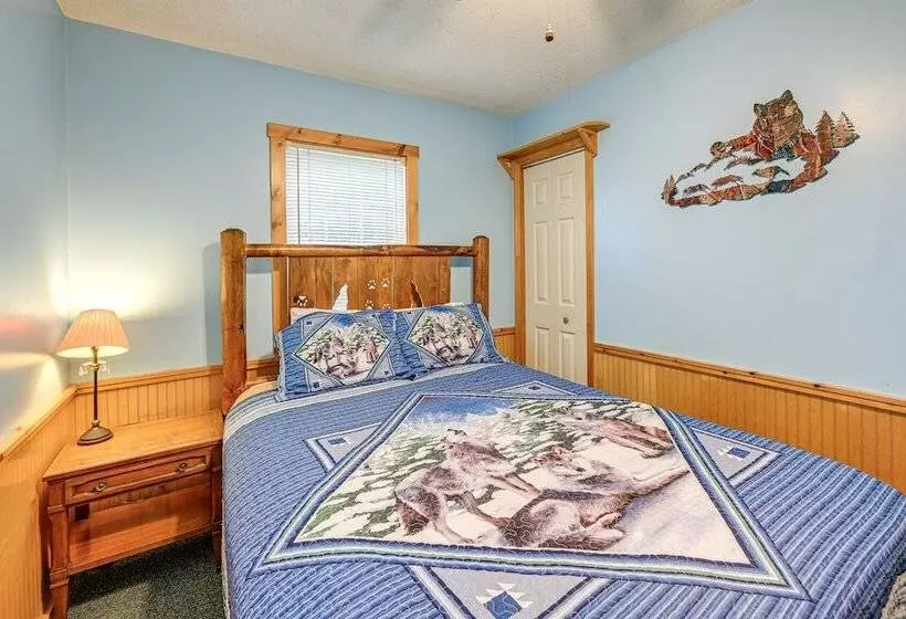 Peaceful Bryson City Cabin   Fire Pit & Hot Tub!