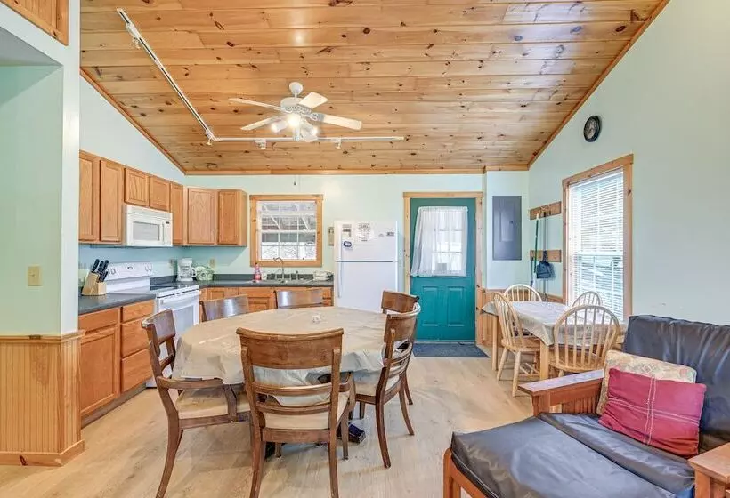 Peaceful Bryson City Cabin   Fire Pit & Hot Tub!